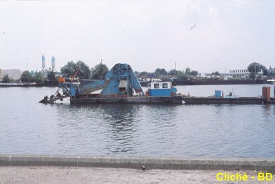 IMG_2198208 Début Aout Conflans bras Favé VILLE DE MAUBEUGE Drague EMCC# (Copier).jpg (96.5 Kio) Vu 3469 fois IMG_2198208 Début Aout Conflans bras Favé VILLE DE MAUBEUGE Drague EMCC# (Copier).jpg