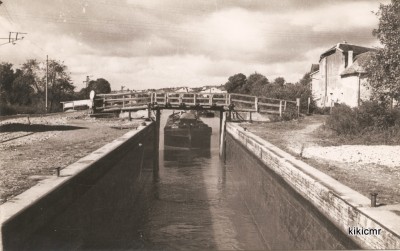 Lagarde (Mos.) - Une écluse du canal de la Marne au Rhin (1) (Copier).jpg