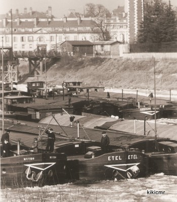 Chalon-sur-Saône - bateaux pris dans les glaces (1) (Copier).jpg (402.3 Kio) Vu 2659 fois Chalon-sur-Saône - bateaux pris dans les glaces (1) (Copier).jpg