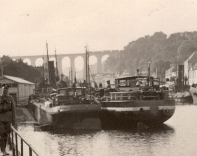 Cherbourgeois No. 5 und andere, Morlaix 1940, Ausschnitt Tankkahn (DR, Coll. vM) - resized.jpg (74.89 Kio) Vu 1481 fois Cherbourgeois No. 5 und andere, Morlaix 1940, Ausschnitt Tankkahn (DR, Coll. vM) - resized.jpg