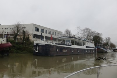 blue moon-le pecq.JPG (551.43 Kio) Vu 1192 fois blue moon-le pecq.JPG