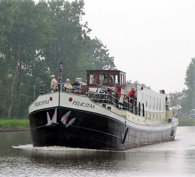 felicitas-1-14-06-2007 (2).JPG (129.01 Kio) Vu 1823 fois felicitas-1-14-06-2007 (2).JPG